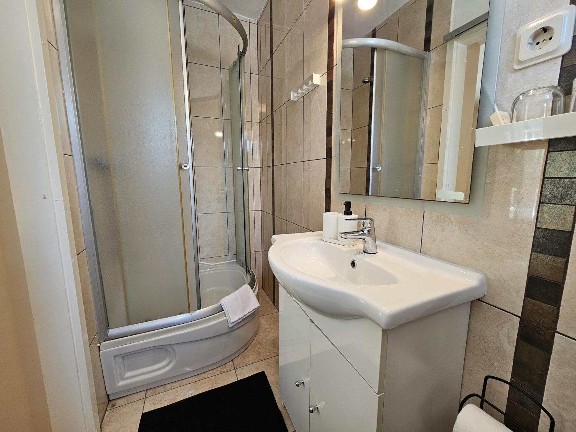 Apartments Mirko Малинска Экстерьер фото